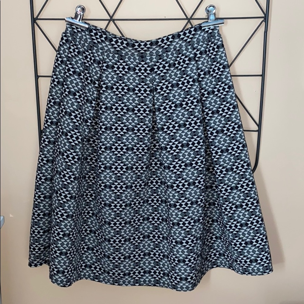 Geometric B&W skirt